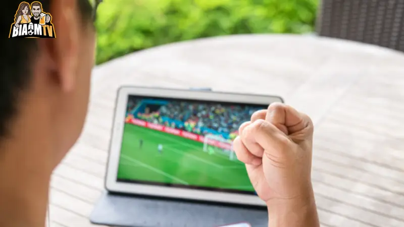 Xem bóng đá online trên điện thoại là lựa chọn phổ biến